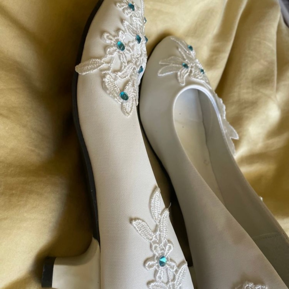 White cute shoes